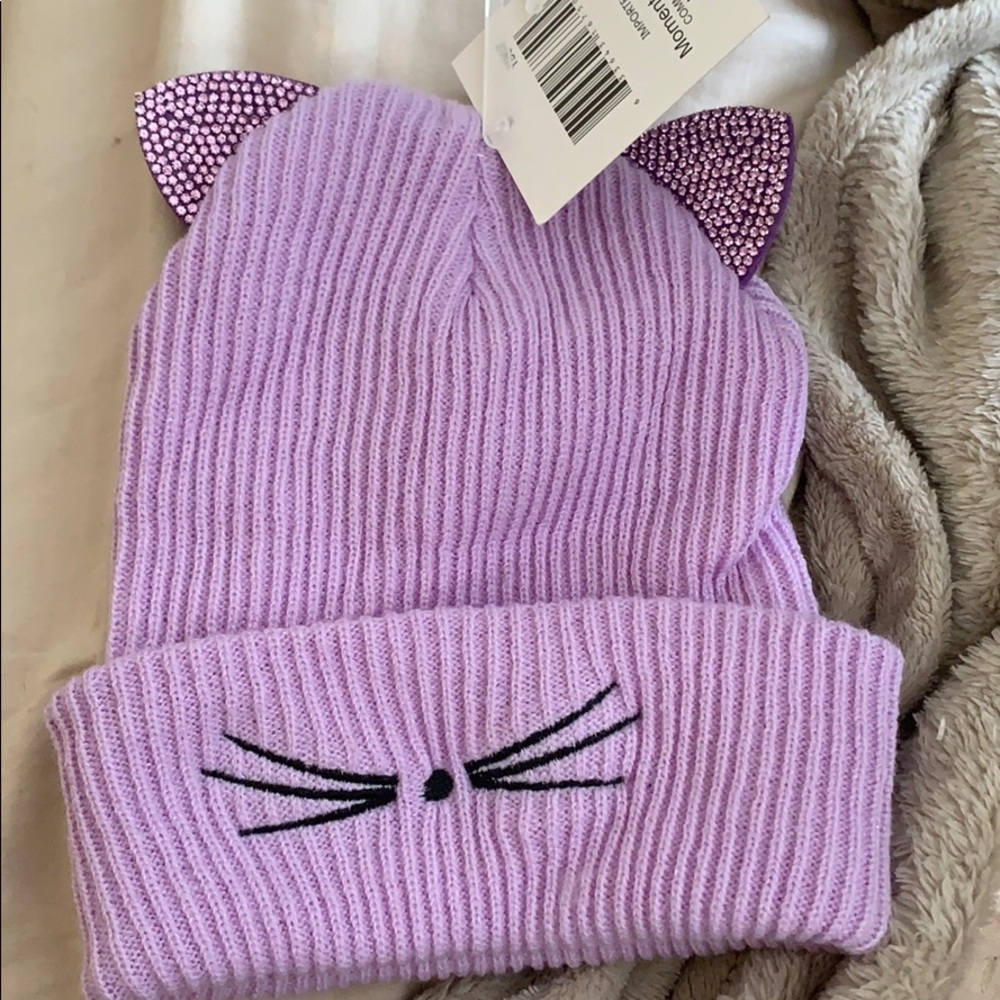 cat toboggan with diamond accents